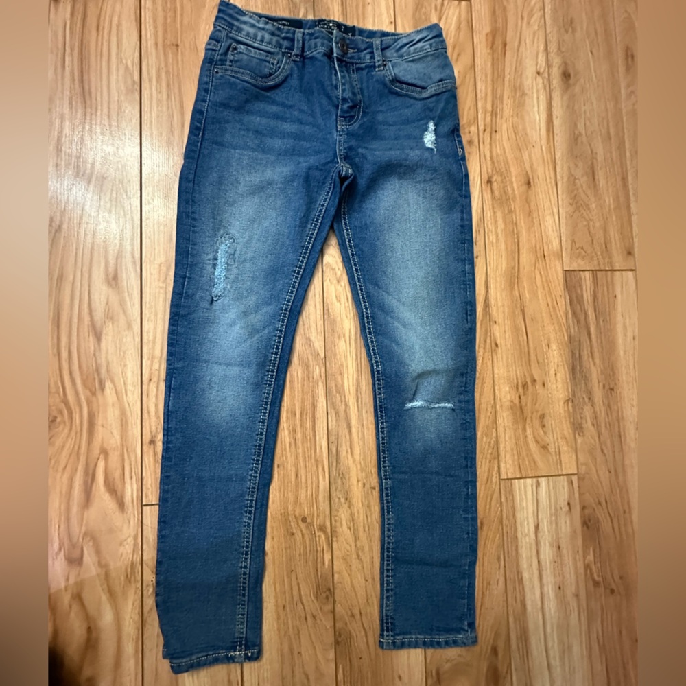 LUCKY BRAND  DISTRESSED JEANS